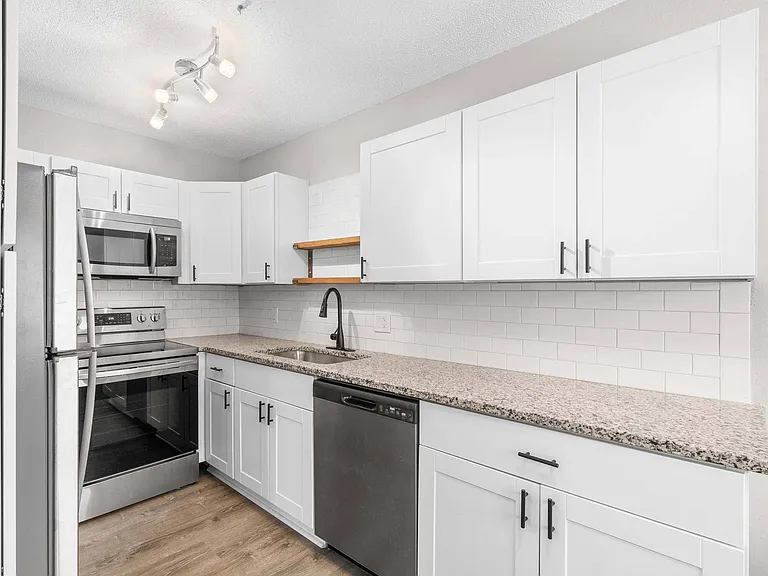 Stoneside Apartments — Photo 40