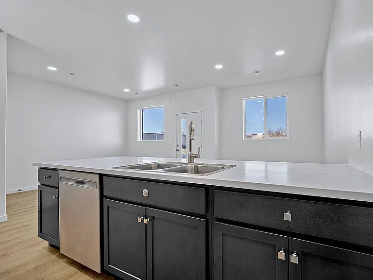 2786 Caspian Way #B — Photo 5