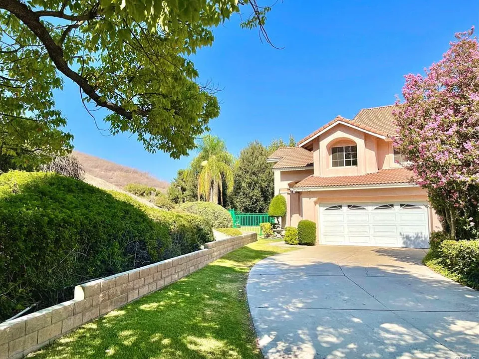 2302 Calle Petula