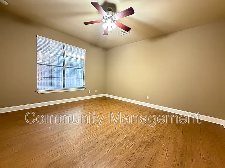 809 Summer Breeze Dr #302 — Photo 5