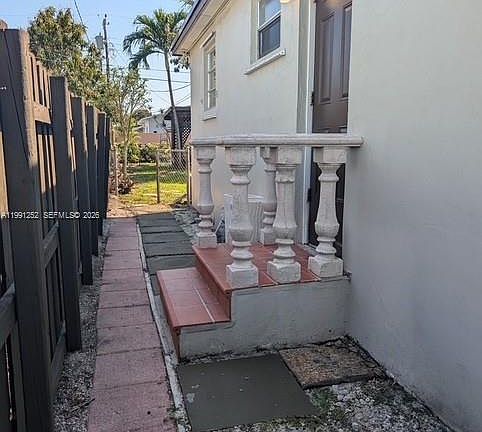 4th image of 648 E 40th St