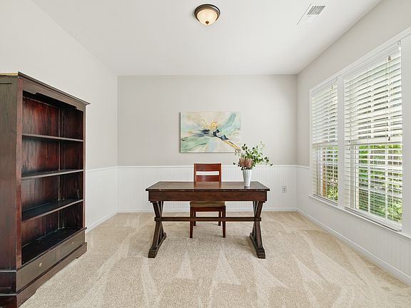 5th image of 2074 Delaware Dr