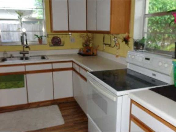 4th image of 2690 NE 21st St