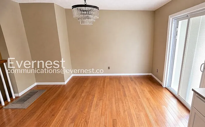 9038 Marie Ct — Photo 4
