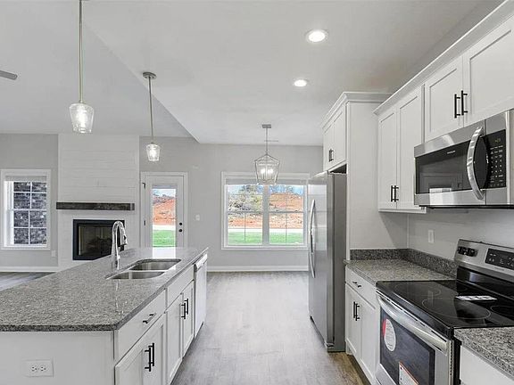 5th image of 1228 Shallowford St