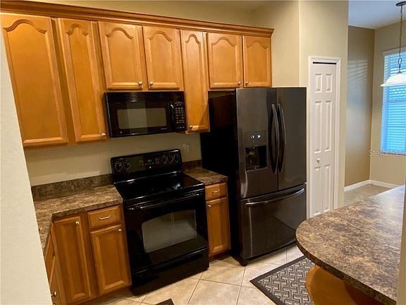 5th image of 2230 Park Crescent Dr