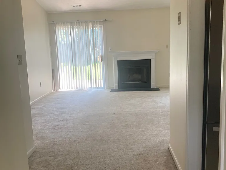 610 Barbara Ct — Photo 1