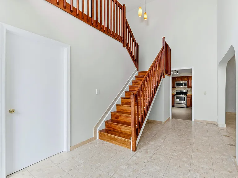 1235 Sussex St — Photo 28