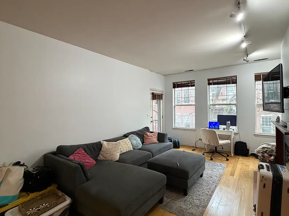 303 W Scott St