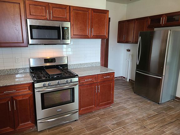 3rd image of 5 Pleasant St APT 1