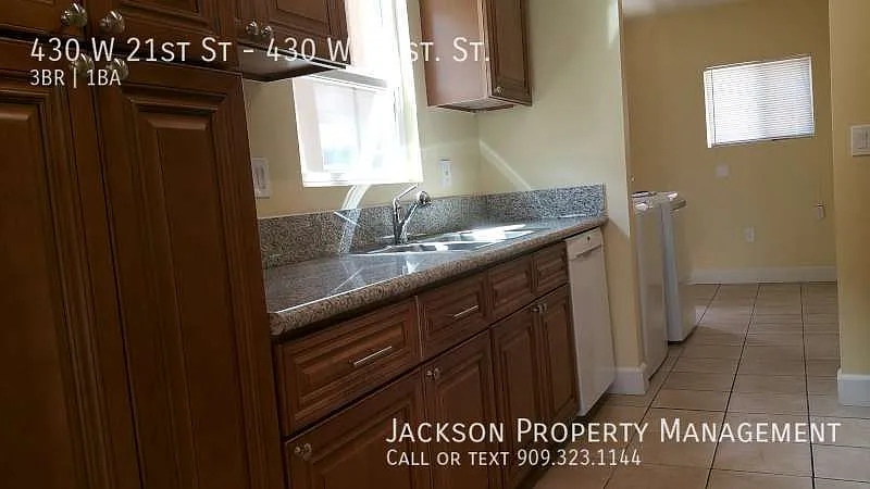 Newly Remodeled 3 Bedroom Unit — Photo 4