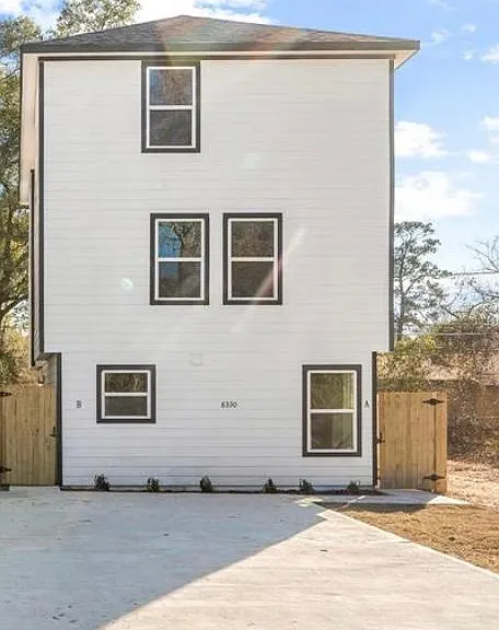 Parker Rd — Photo 1