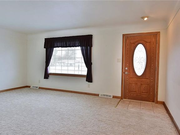 5th image of 2242 Breezewood Dr