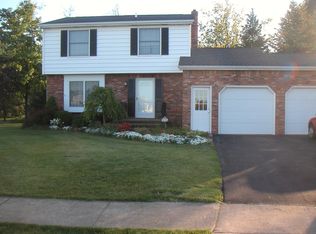 6434 Trillium Ct, Lake View, NY 14085