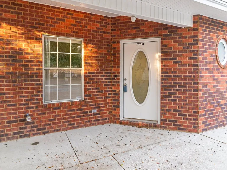 827 Fairview Dr #3 — Photo 2