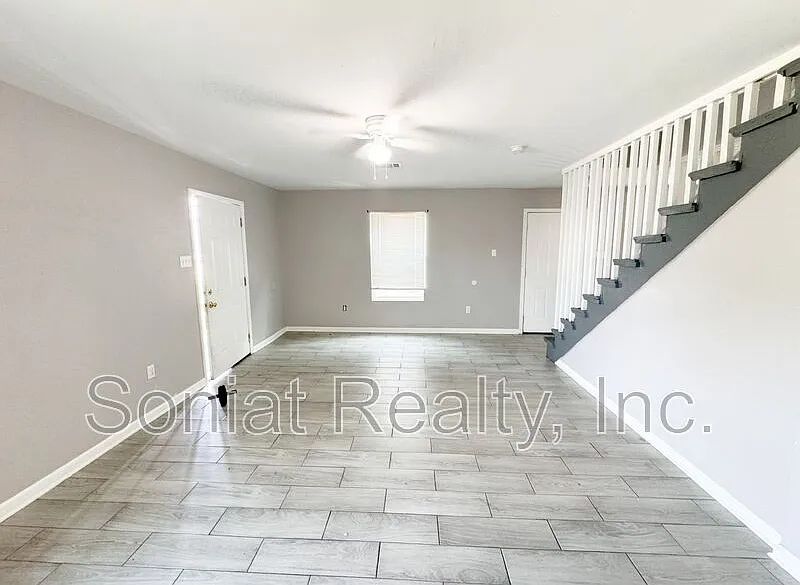 3 bed, 2.5 bath, 1100 sqft, $1,300 — Photo 3