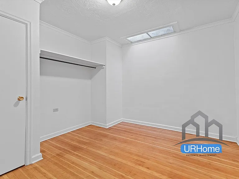 242 SE Washington St — Photo 15