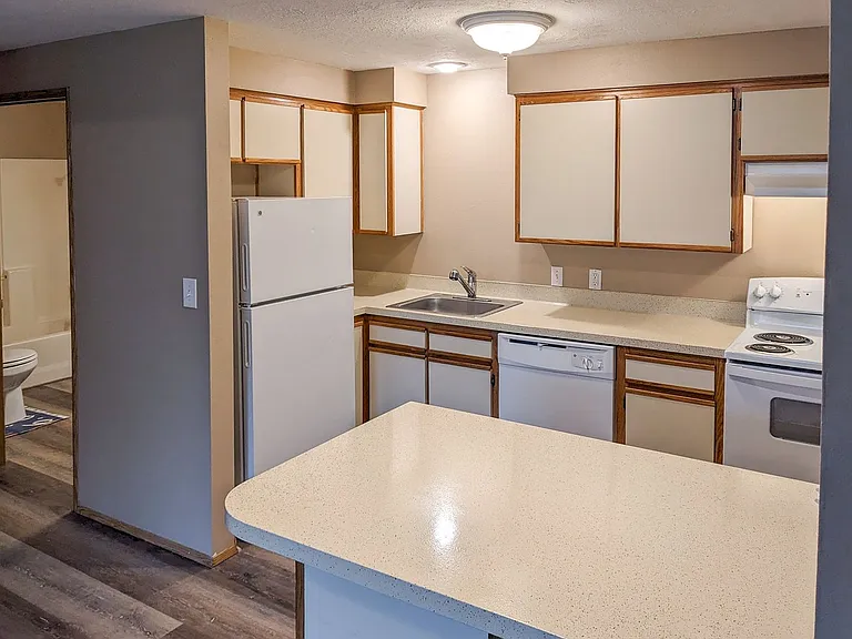 Silverwood Apartments — Photo 20