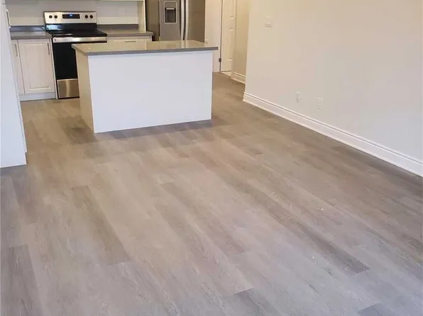 721 Franklin Blvd #103, Cambridge, ON N1R 5S4