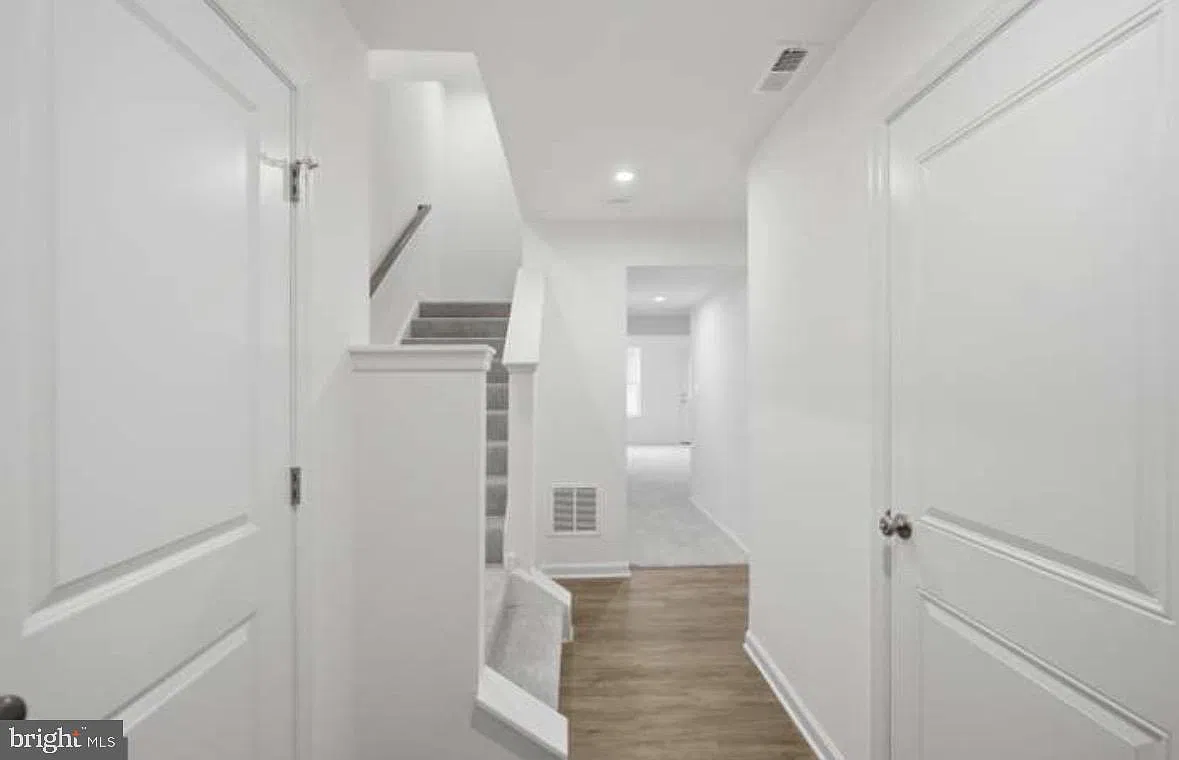 3 bed, 3.5 bath, 1650 sqft, $2,200 — Photo 4