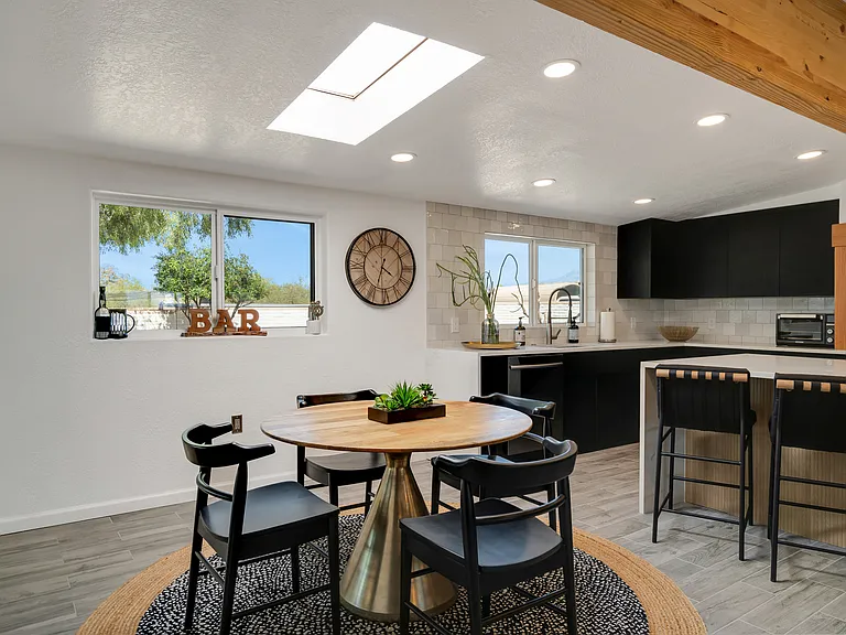618 W Pine St — Photo 13