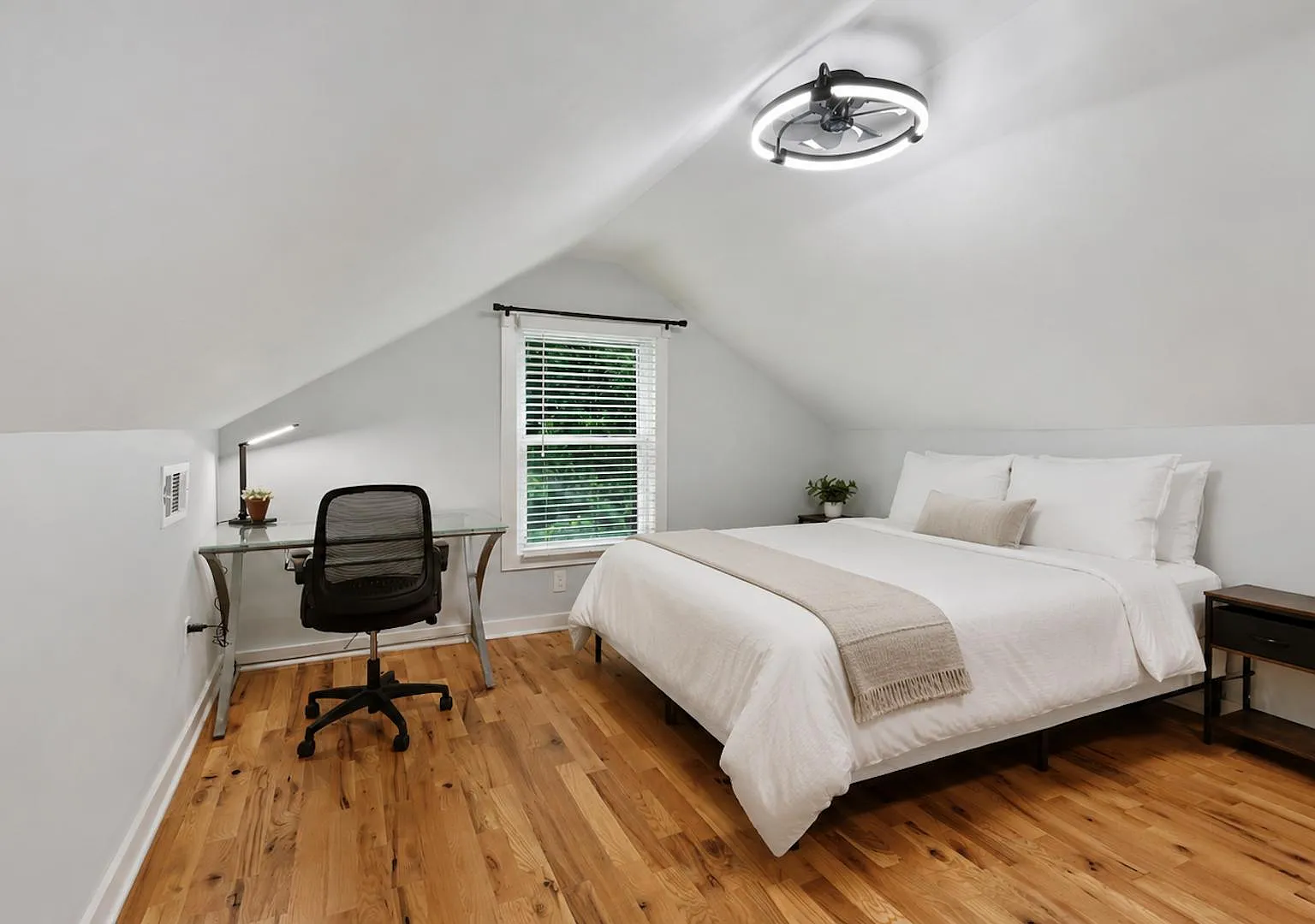 4 bed, 4.0 bath, 2956 sqft, $866 — Photo 2