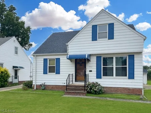 1312 Craneing Rd, Wickliffe, OH 44092