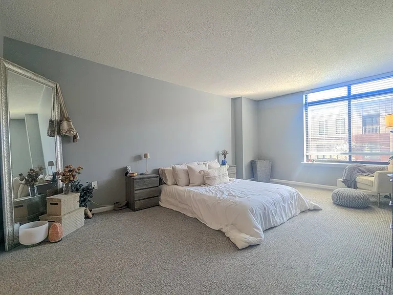 700 1st St #4F — Photo 6