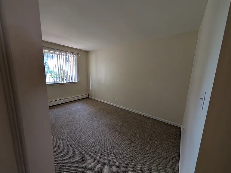 359 W Hawthorne Cir #1B — Photo 11