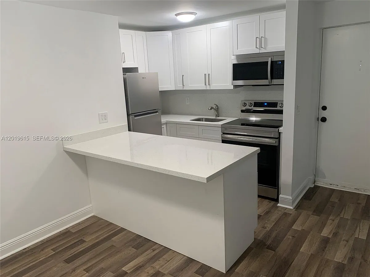 Building Photo - 1218 Salzedo St #10