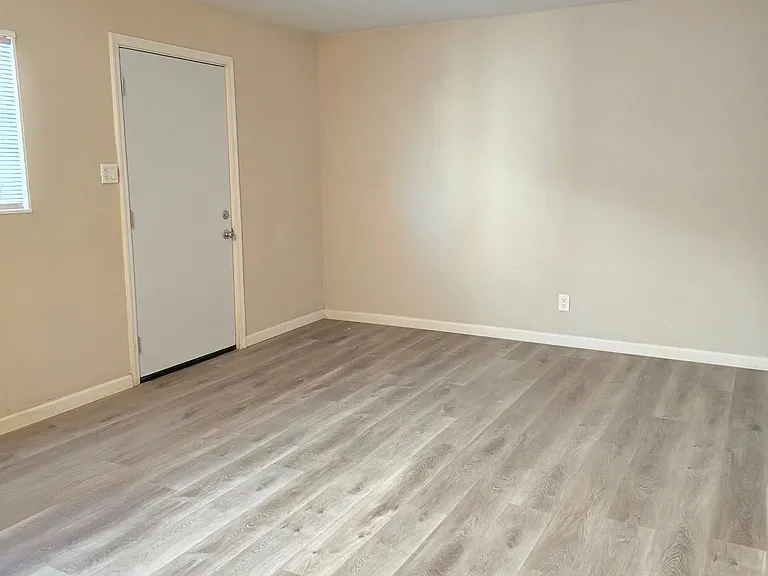 450 N Haskell Ave — Photo 10