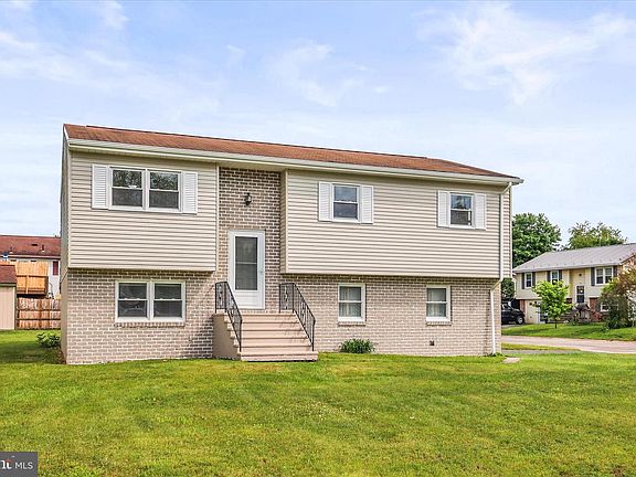 2nd image of 2 Carole Ct