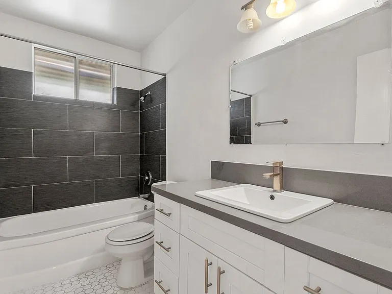 Ave 59 - Highland Park Apartments(Rivendell) — Photo 19