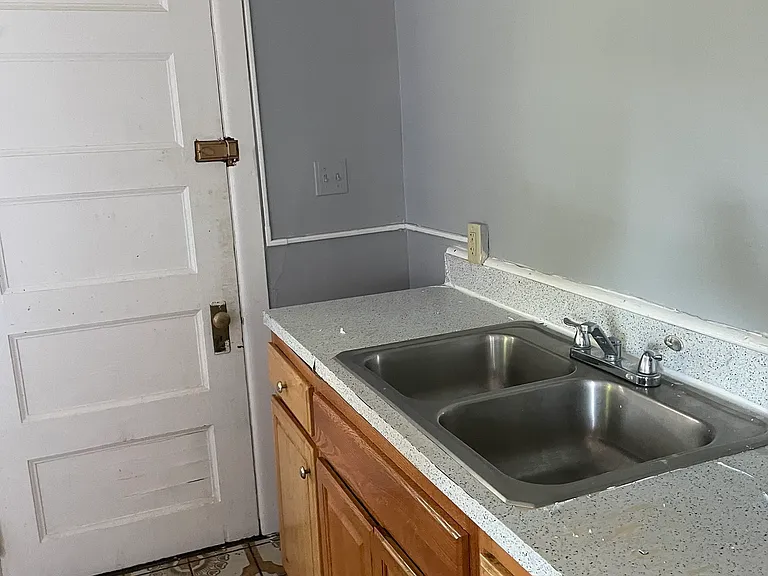 69-71 Cabot St — Photo 2