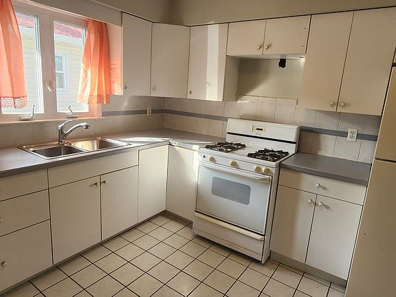 2nd image of 1031 Di Antonio Dr