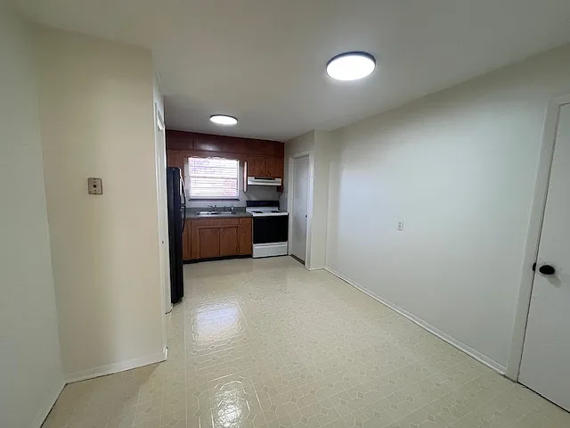 1001 Oglewood Ave NE — Photo 6
