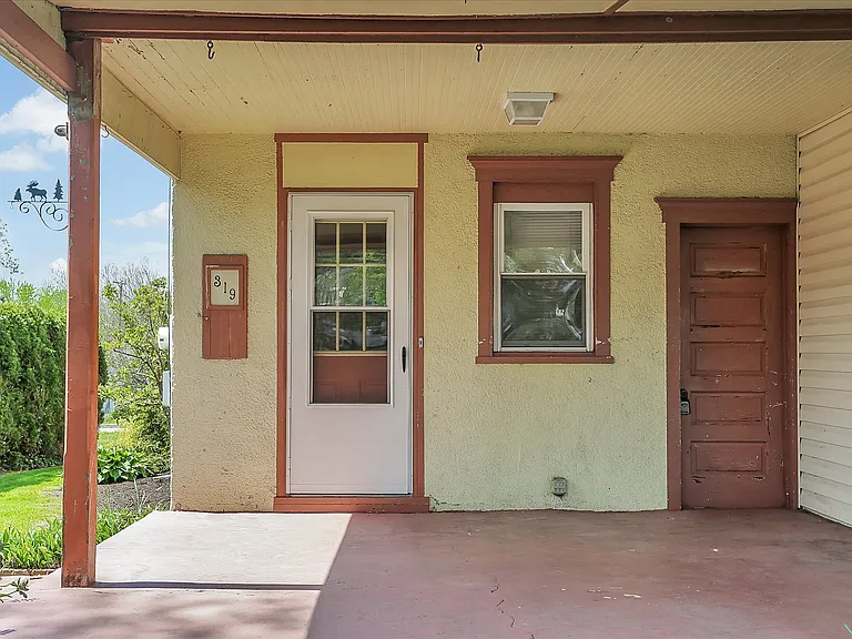 319 N 2nd St #1 — Photo 24