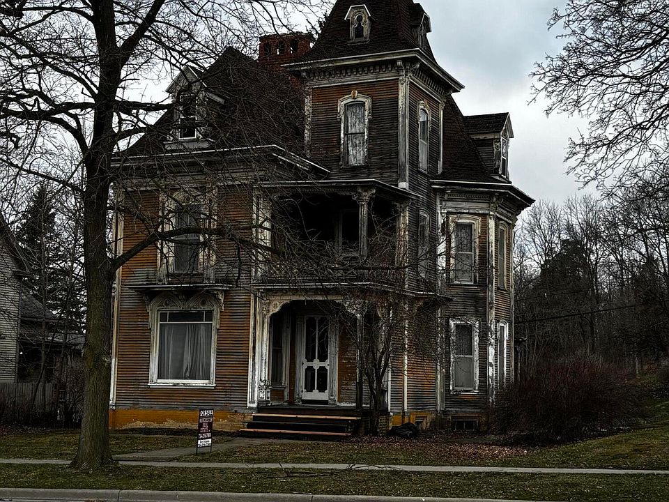 1st image of 112 W Main St