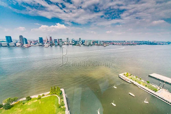 Rented by Bouklis Group | media 7