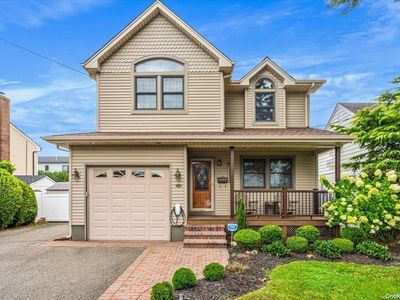 214 Silverlake Boulevard, Carle Place, NY, 11514