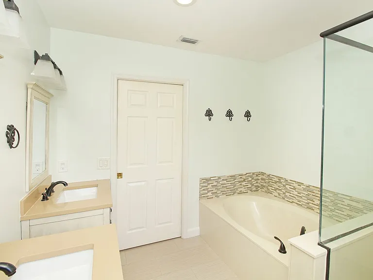 896 Rose Ct — Photo 42
