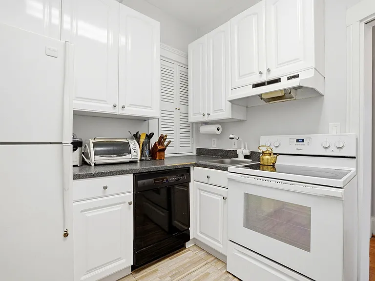 520 Beacon St #2F — Photo 6
