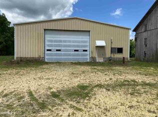 2180 E Yellow Creek Rd, Freeport, IL 61032