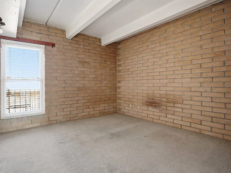 500 NE 15th St #102 — Photo 20