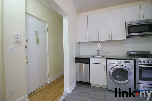 Rented by Link NY Realty | media 22