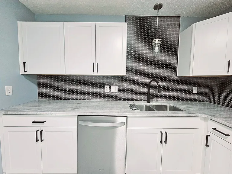 6441 Rutherglen Dr — Photo 7