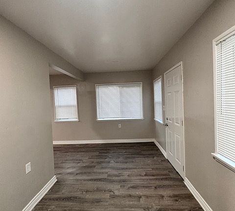 4th image of 412 N Thompson St #1