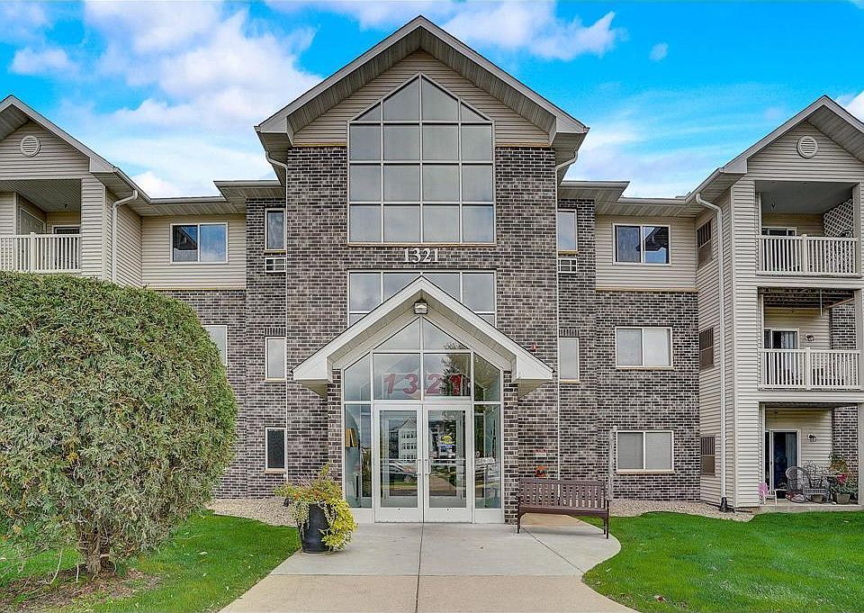 1st image of 1321 Lake Dr W APT 329
