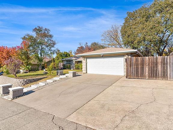 3rd image of 5621 Woodforest Dr