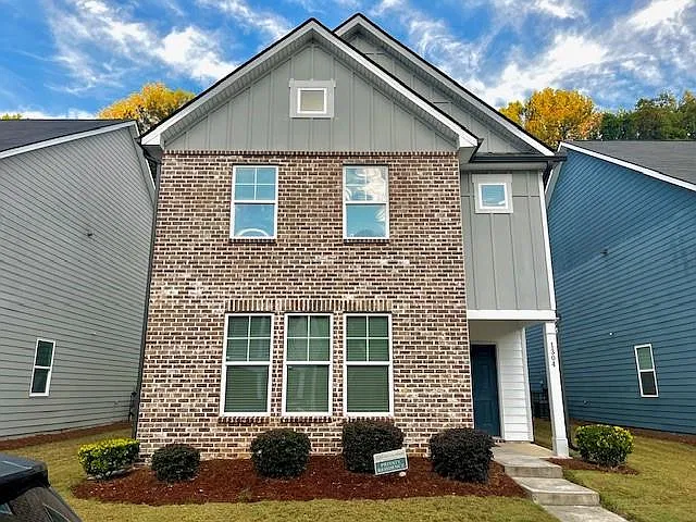 4 bed, 2.5 bath, 2090 sqft, $2,495 — Photo 1